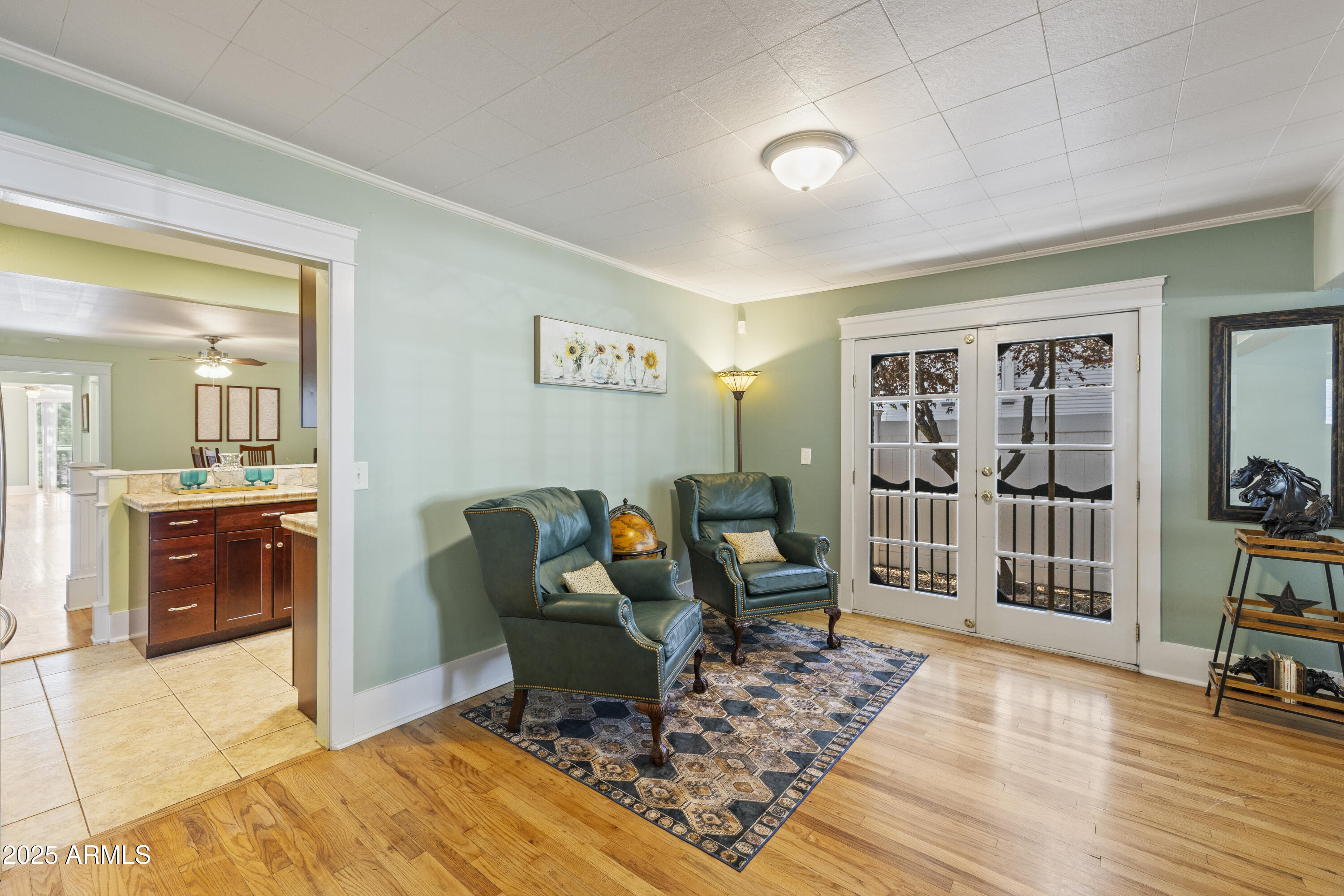 343 S MOUNT VERNON Avenue