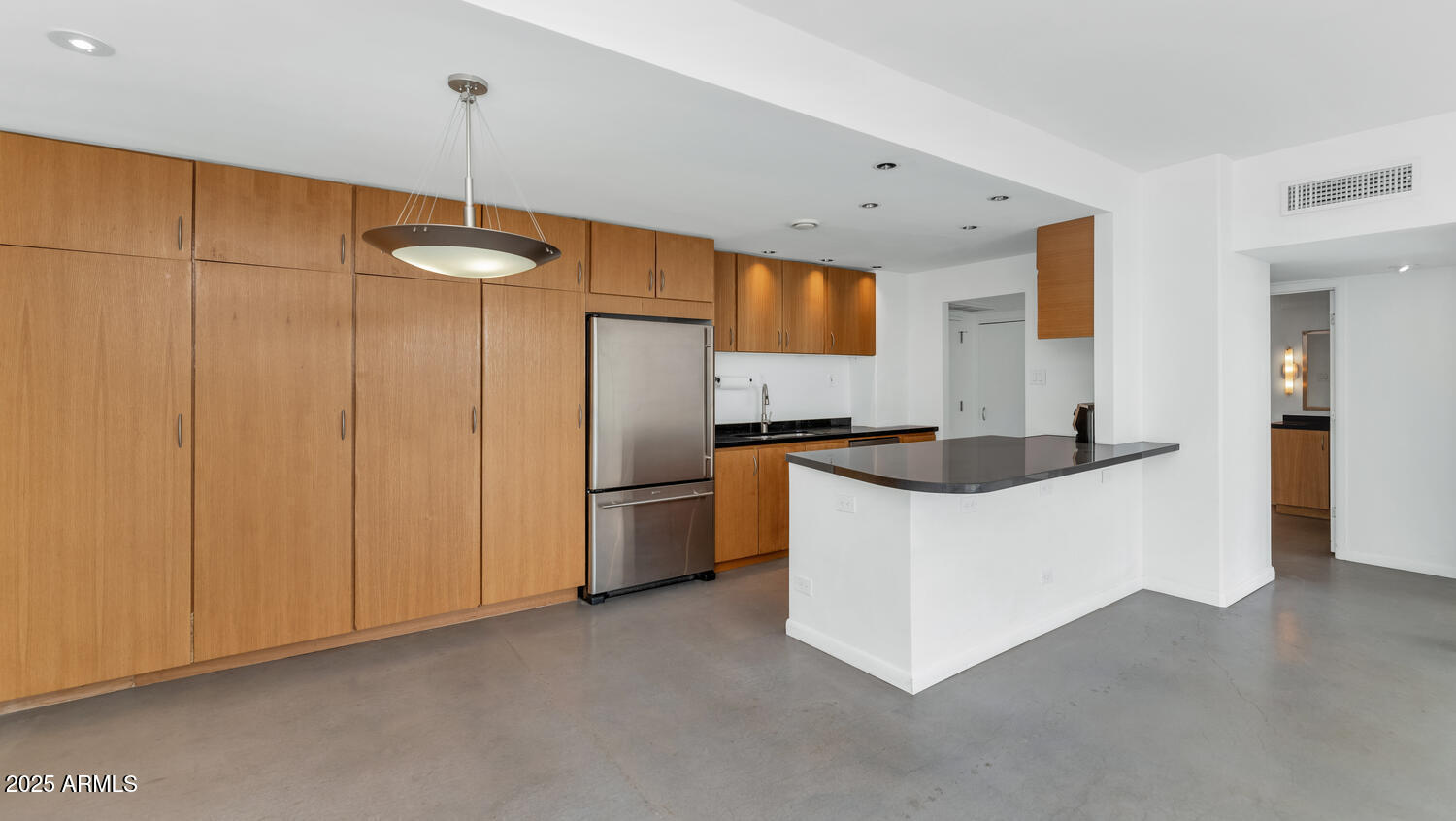 207 W CLARENDON Avenue H10