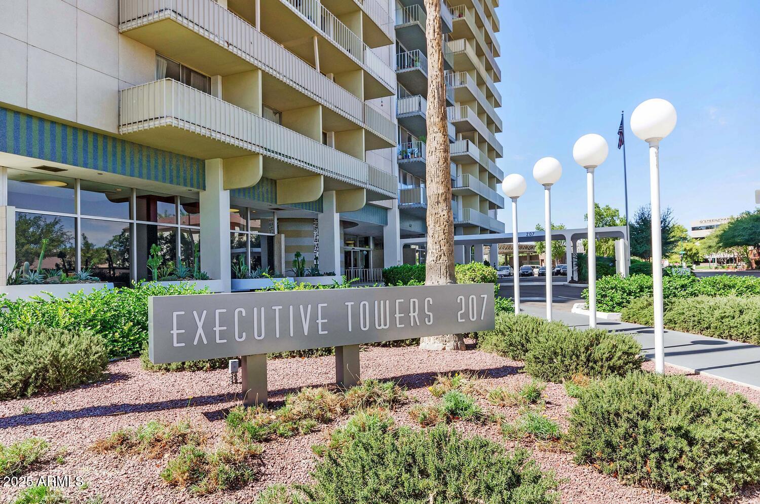 207 W CLARENDON Avenue H10