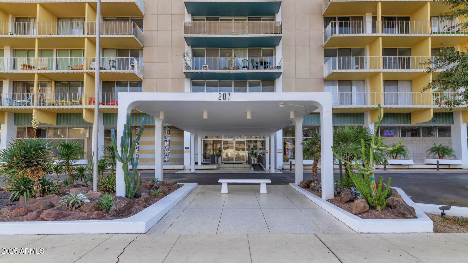 207 W CLARENDON Avenue H10