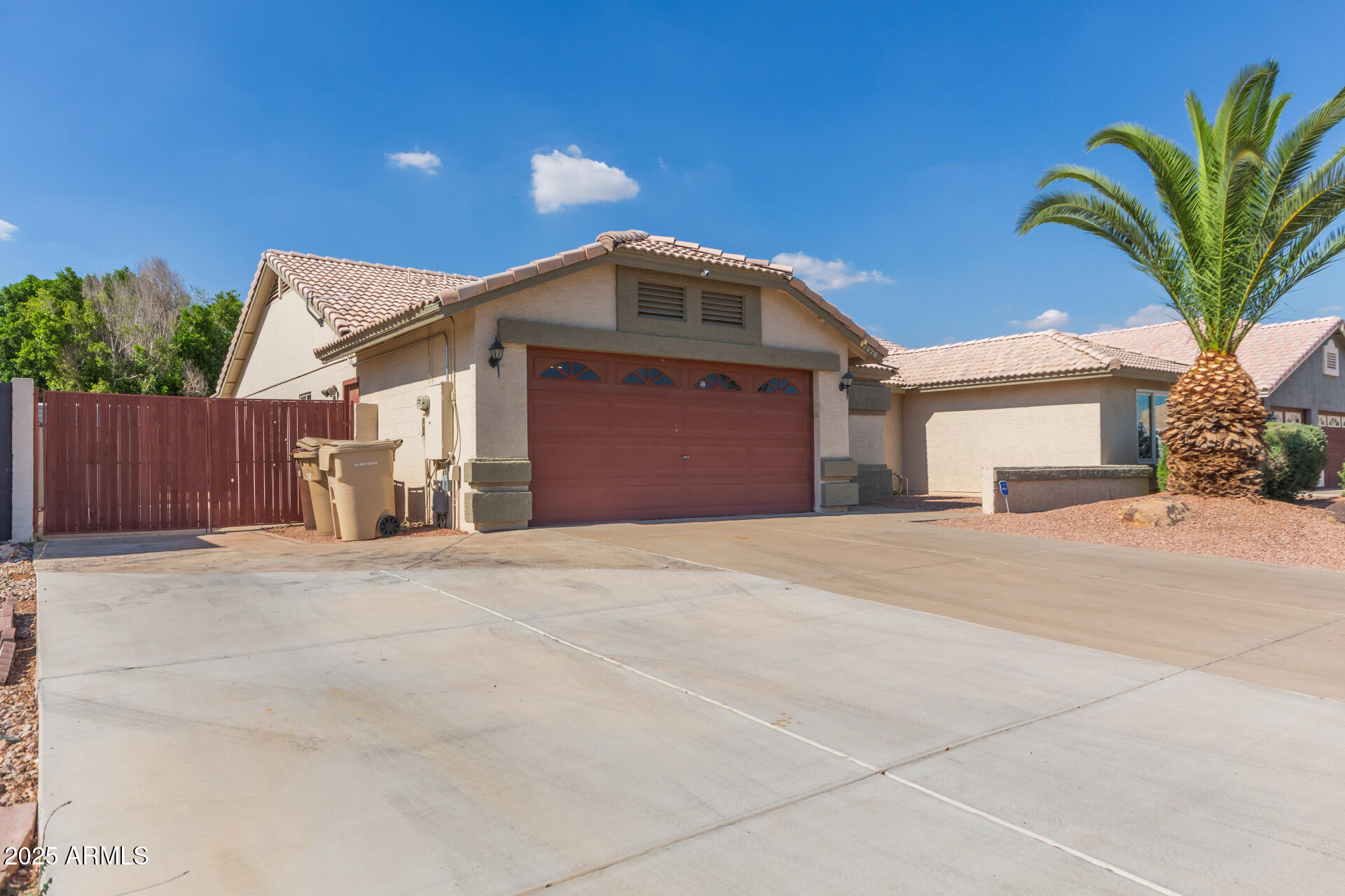 7526 W WINDROSE Drive