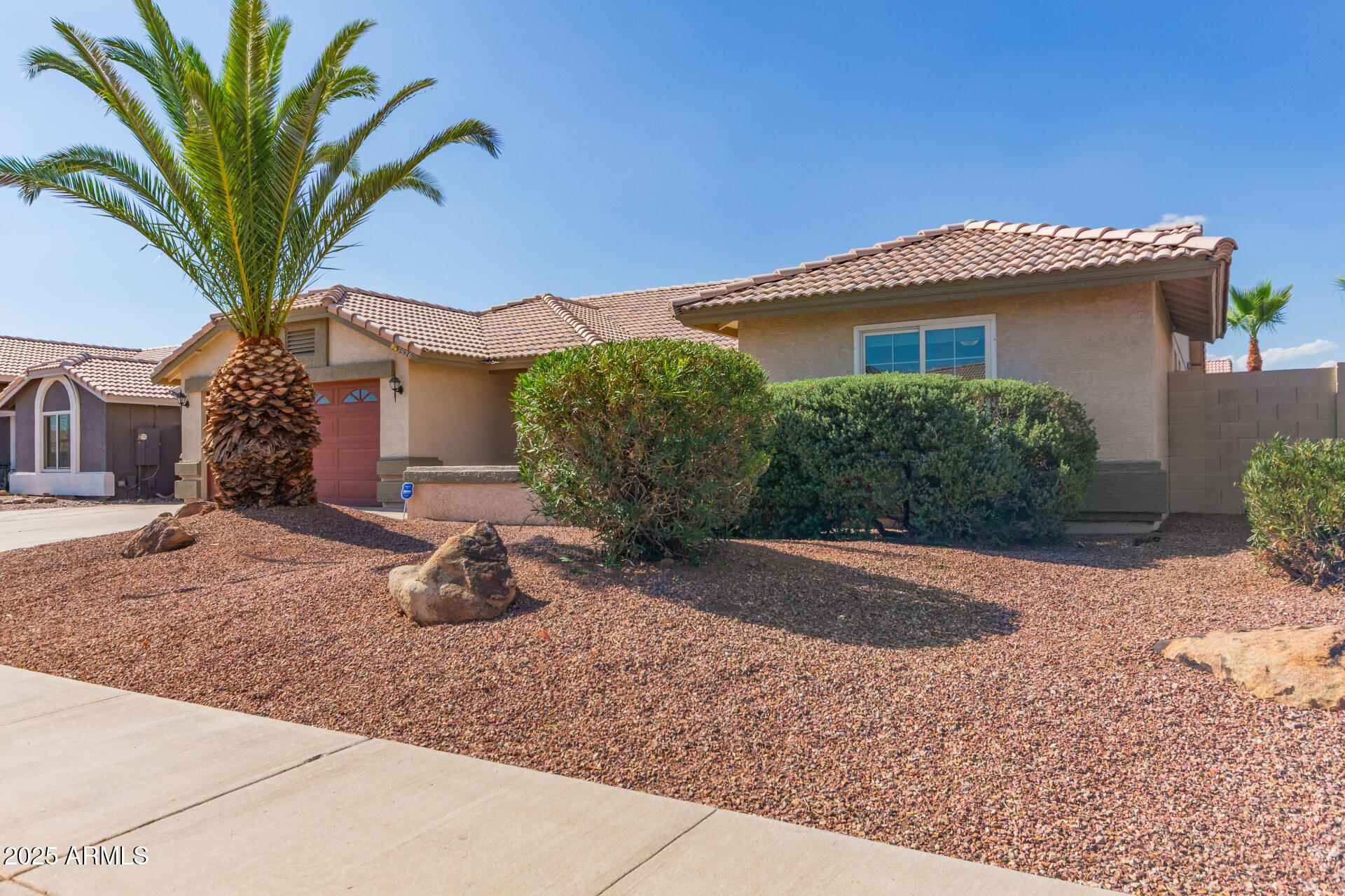 7526 W WINDROSE Drive