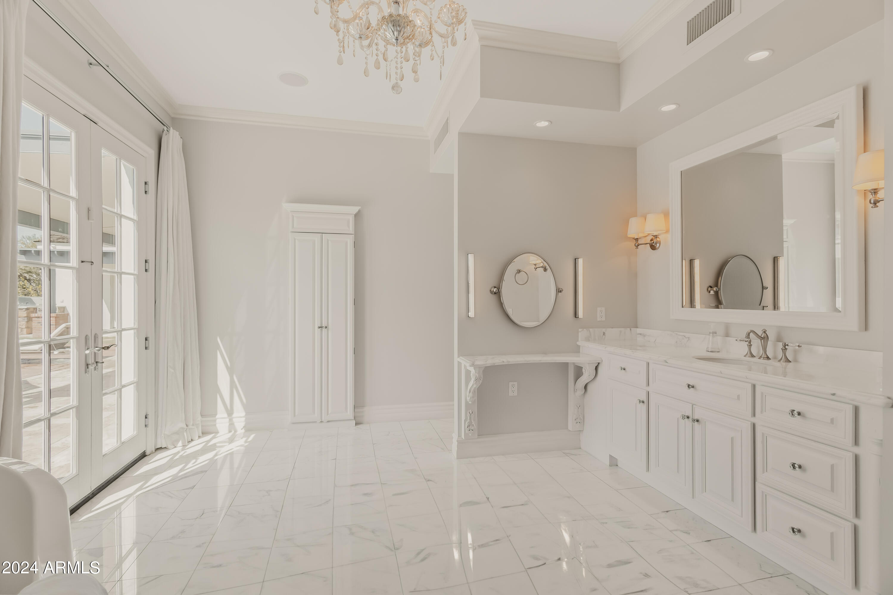 ARCADIA MANORS - Residential