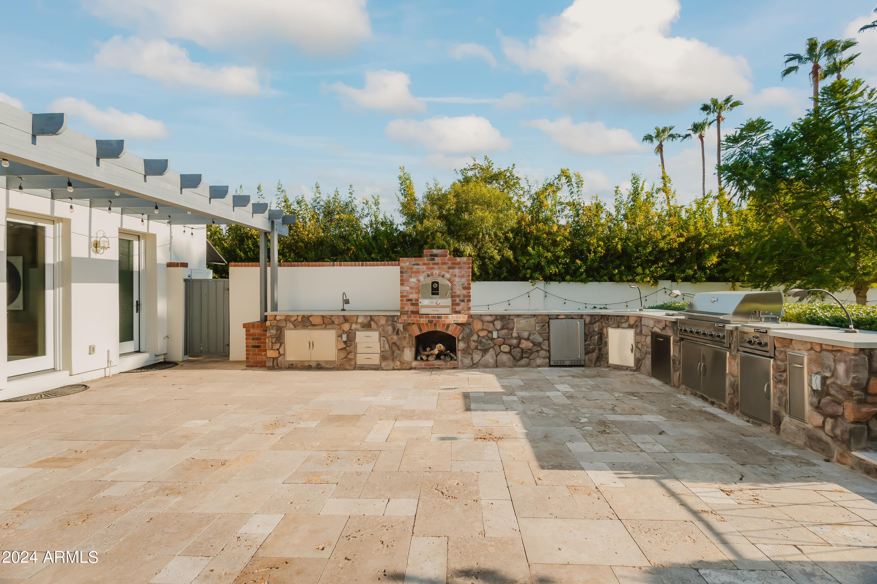 ARCADIA MANORS - Residential