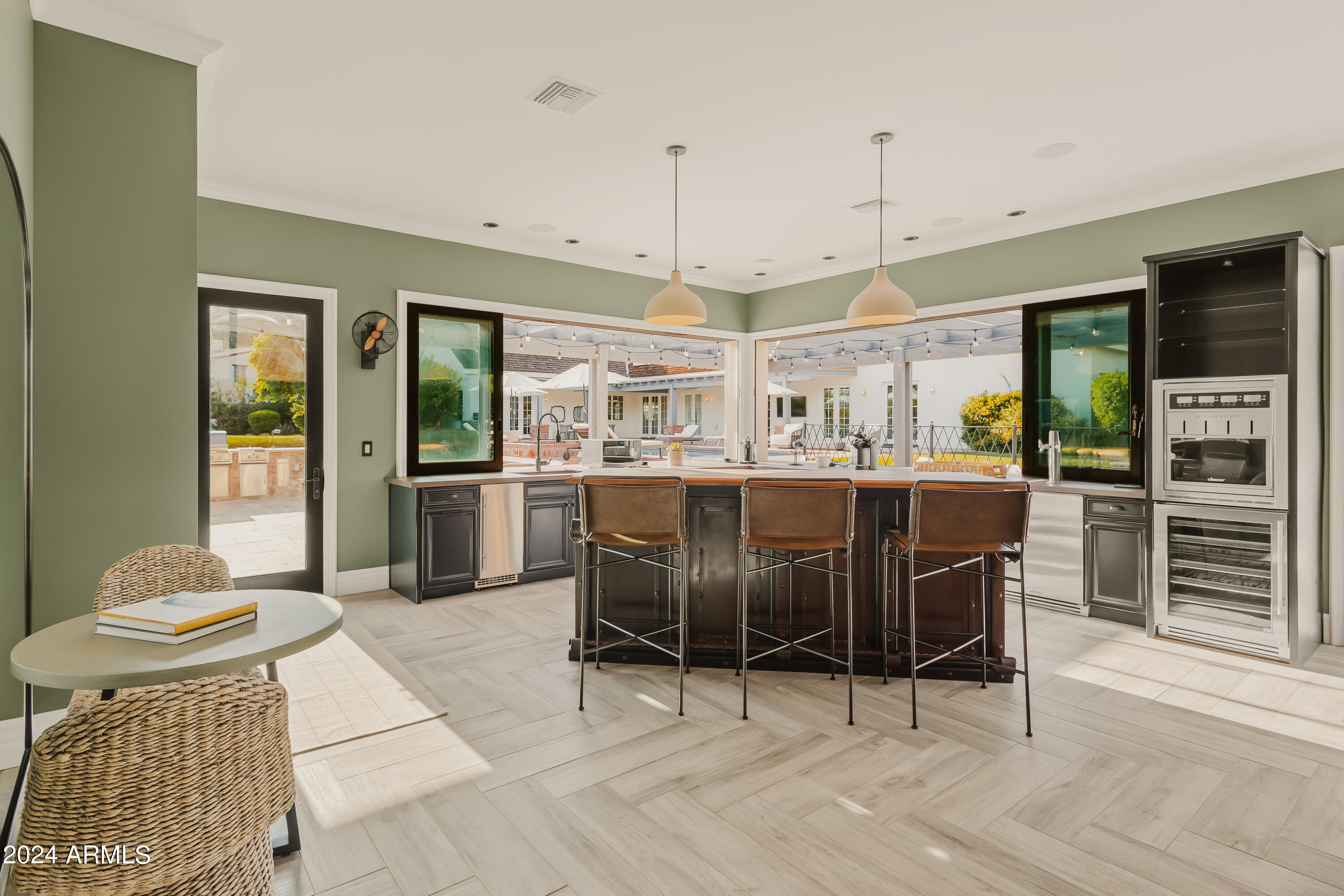ARCADIA MANORS - Residential