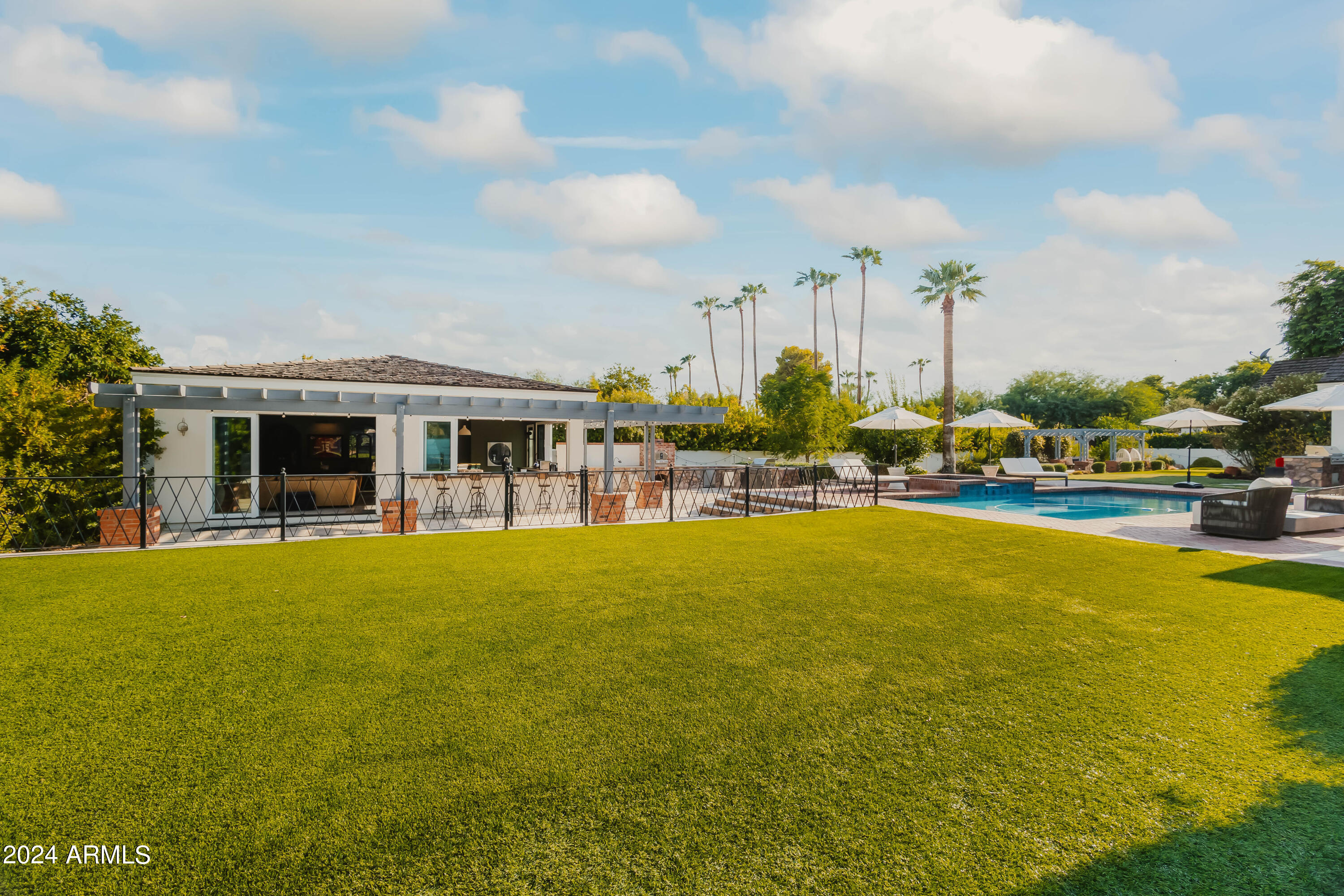 ARCADIA MANORS - Residential