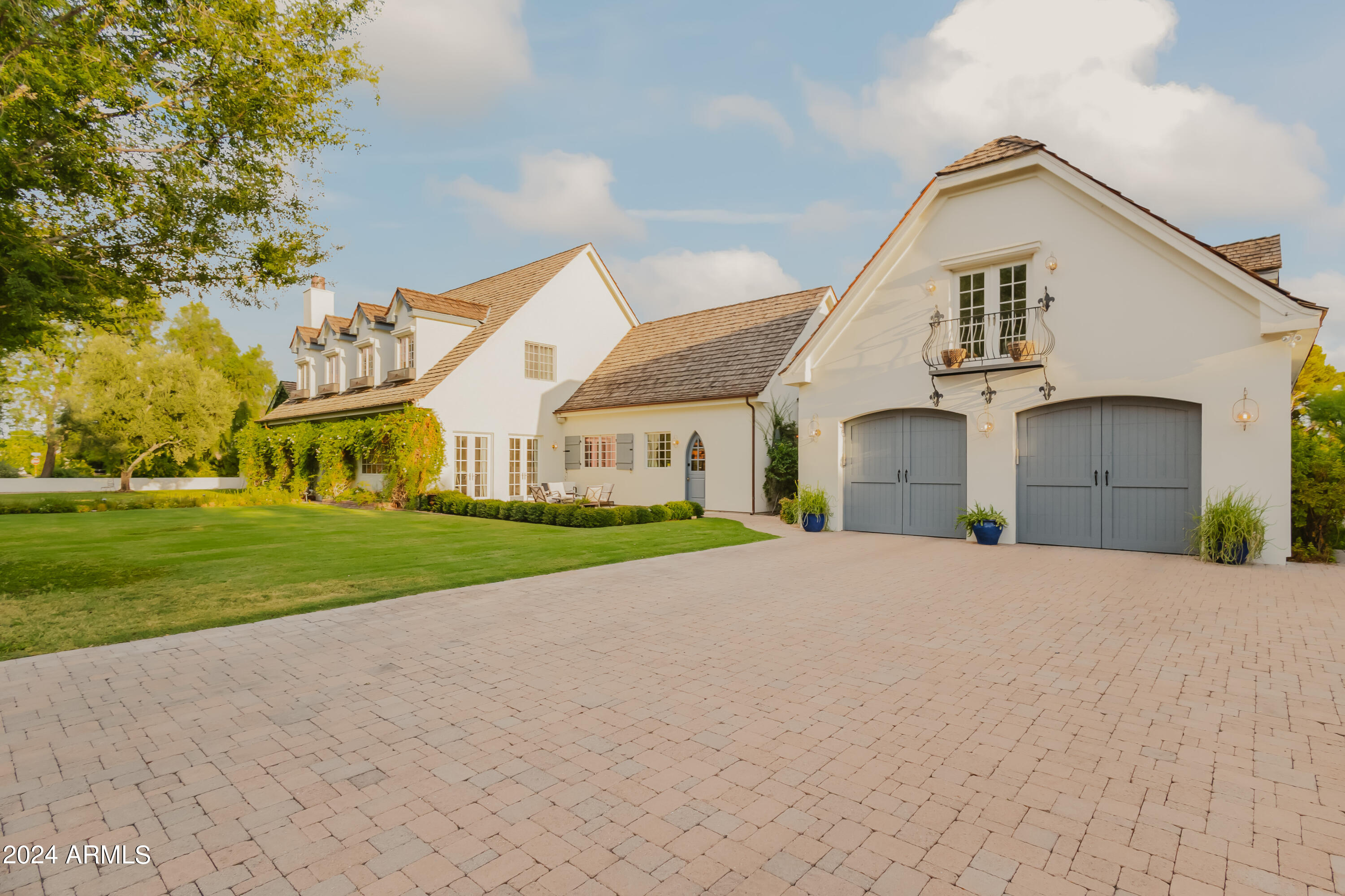ARCADIA MANORS - Residential