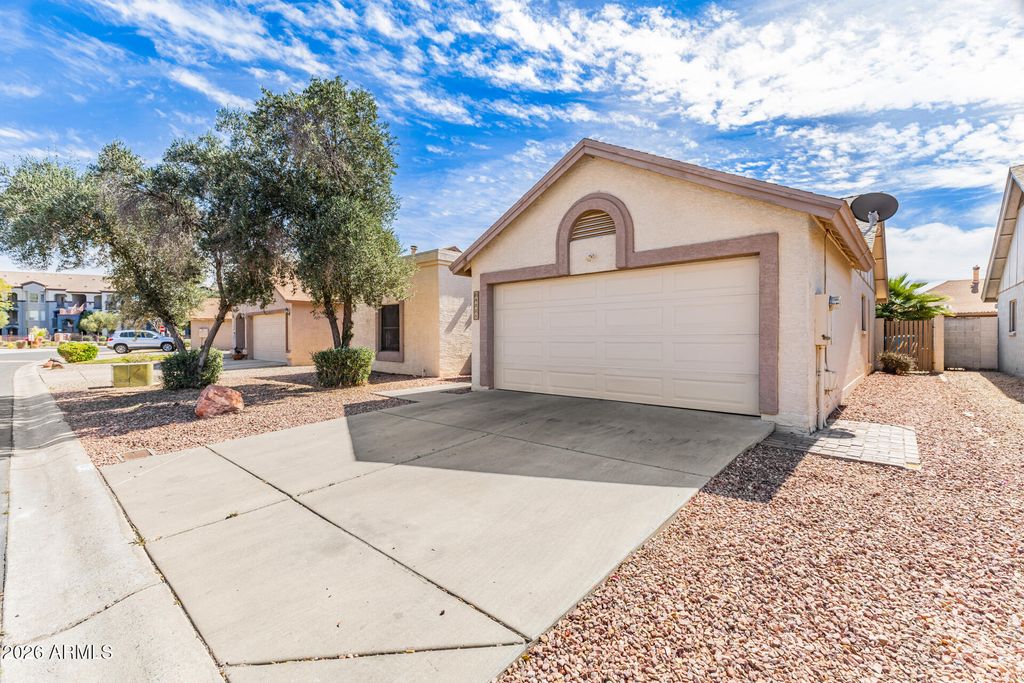 Photo of 10115 W Medlock Drive, Glendale, AZ 85307 (MLS # 6995389)