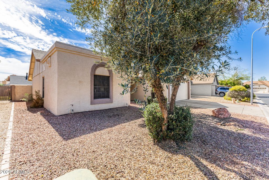 Photo of 10115 W Medlock Drive, Glendale, AZ 85307 (MLS # 6995389)