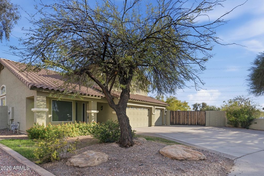 Photo of 12223 N 60th Lane, Glendale, AZ 85304 (MLS # 6990274)
