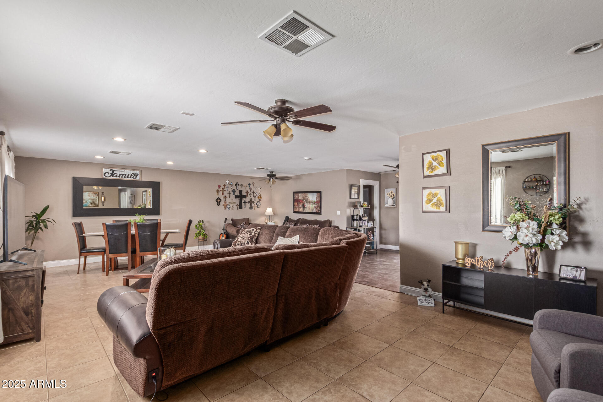 6821 W CAMPBELL Avenue