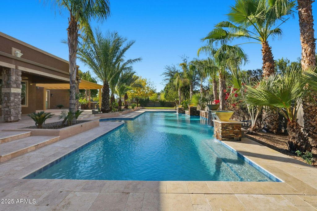 Photo of 2218 E Brooks Farm Road, Gilbert, AZ 85298 (MLS # 6958870)