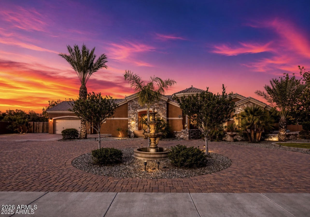 2218 E BROOKS FARM Road