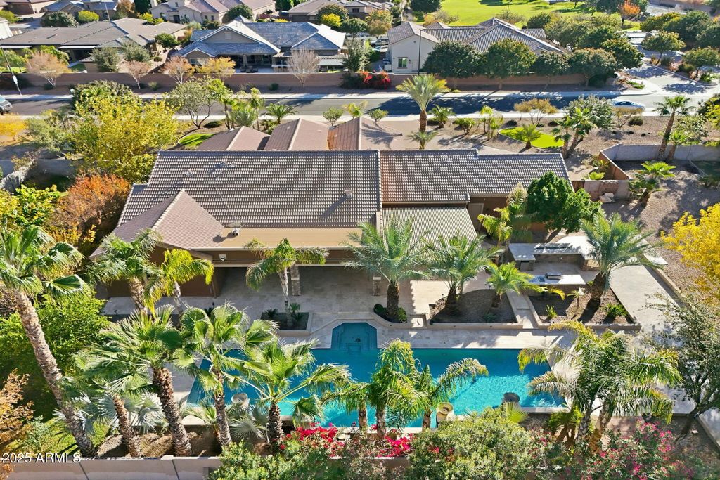 Photo of 2218 E Brooks Farm Road, Gilbert, AZ 85298 (MLS # 6958870)