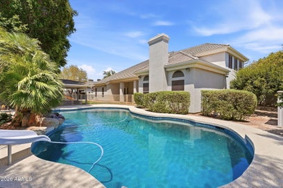 302 S TUCANA Court Gilbert AZ 85296