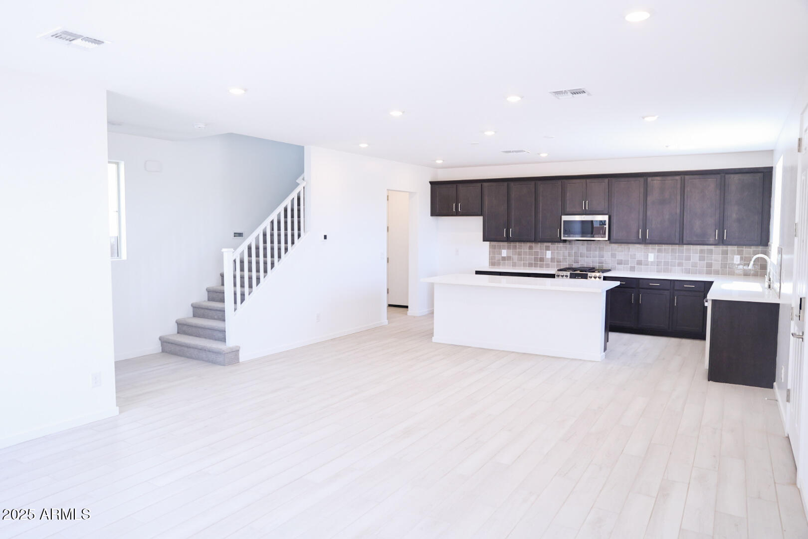 2445 W ROWEL Road