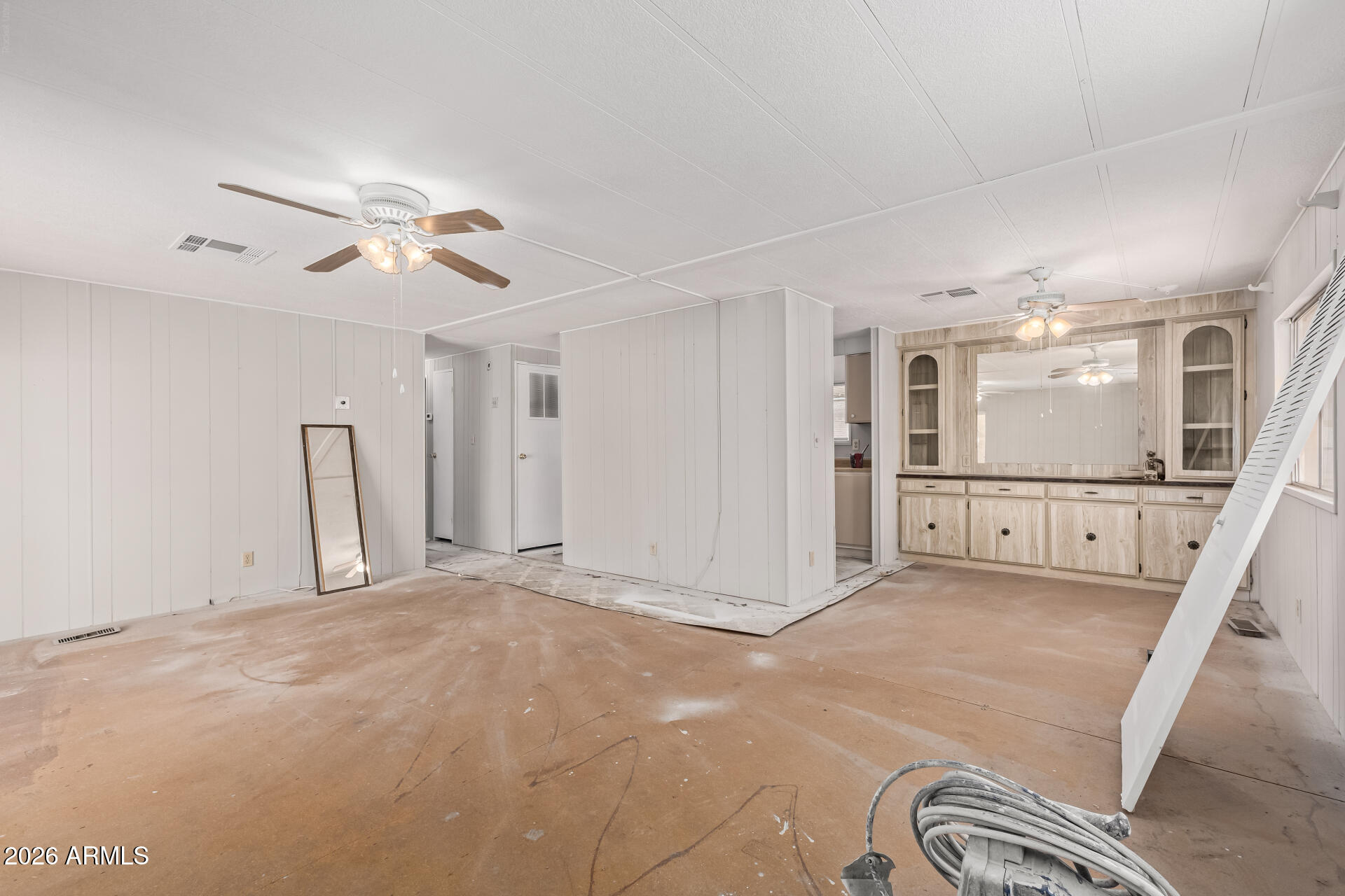 3104 E Broadway Road 76