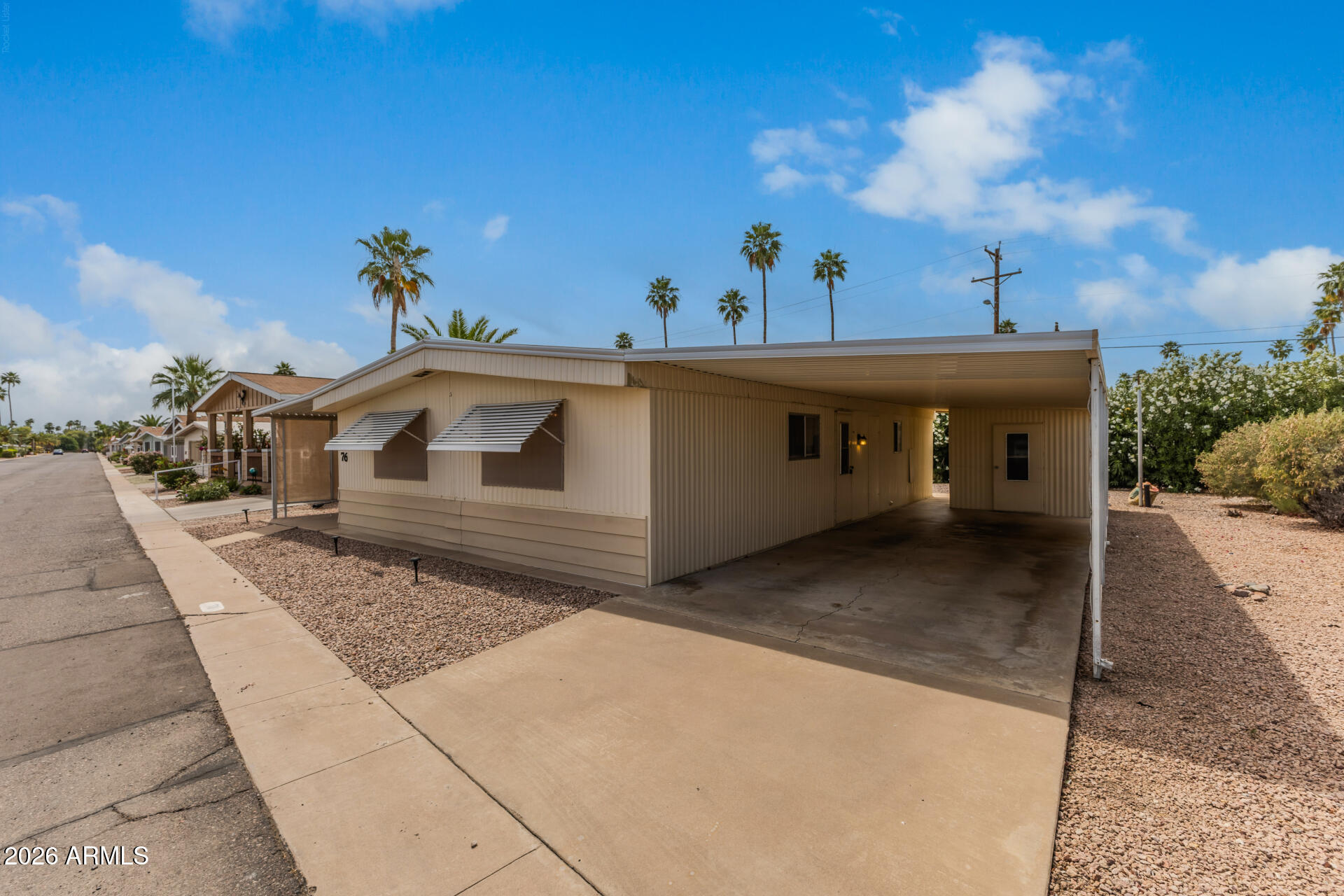 3104 E Broadway Road 76