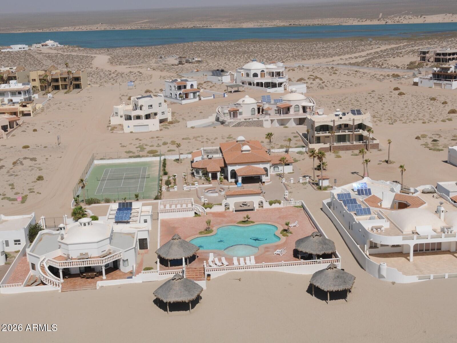 83566 Playa La Jolla -- 1-68