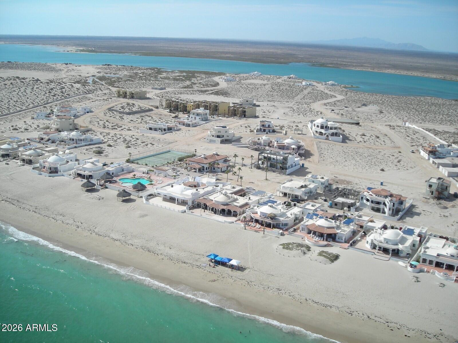 83566 Playa La Jolla -- 1-68