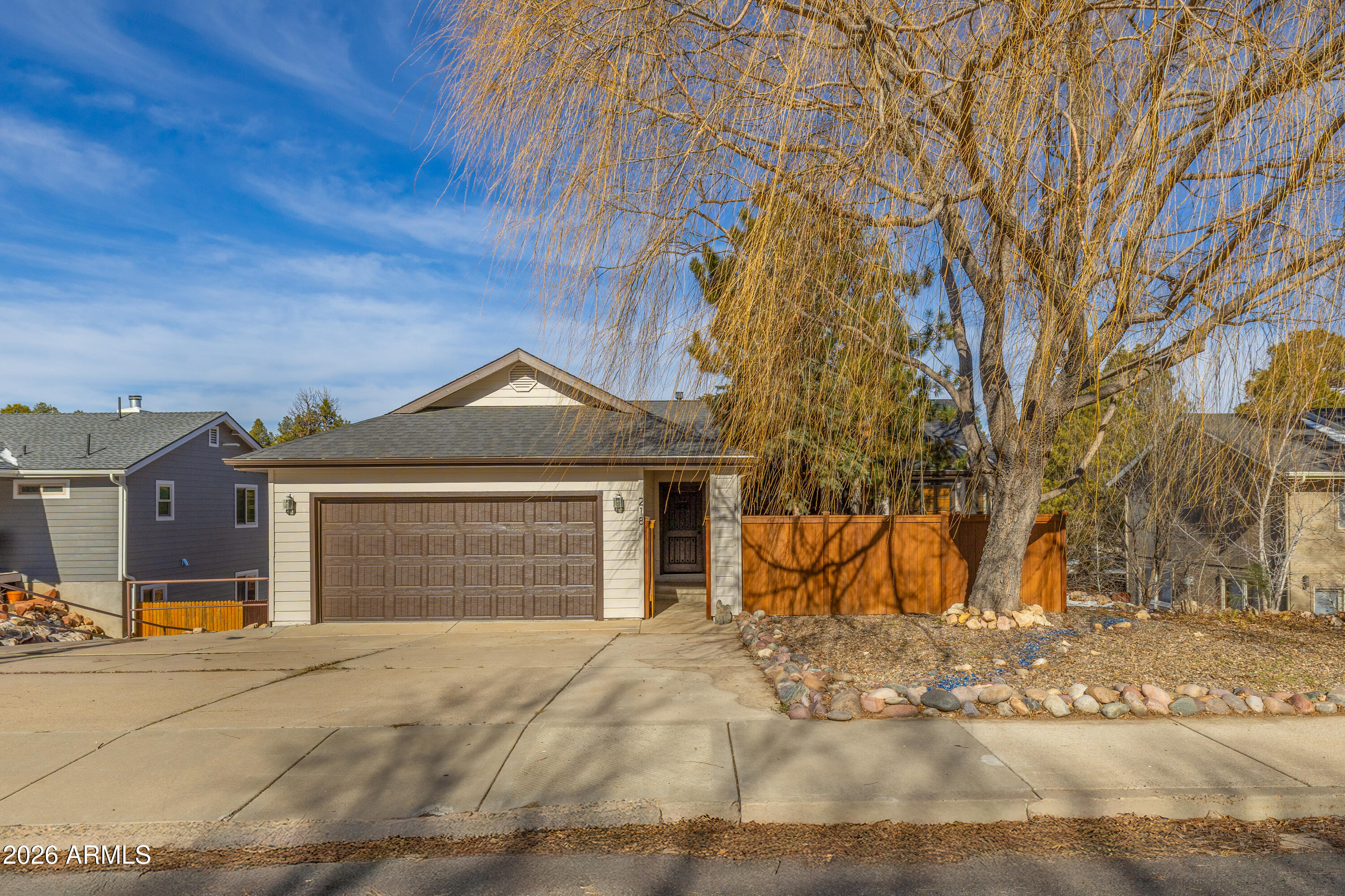 218 E Mohawk Drive