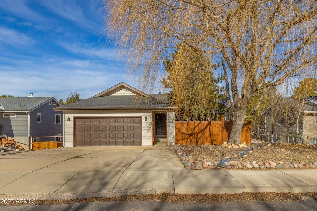 Photo of 218 E Mohawk Drive, Flagstaff, AZ 86005 (MLS # 7024609)