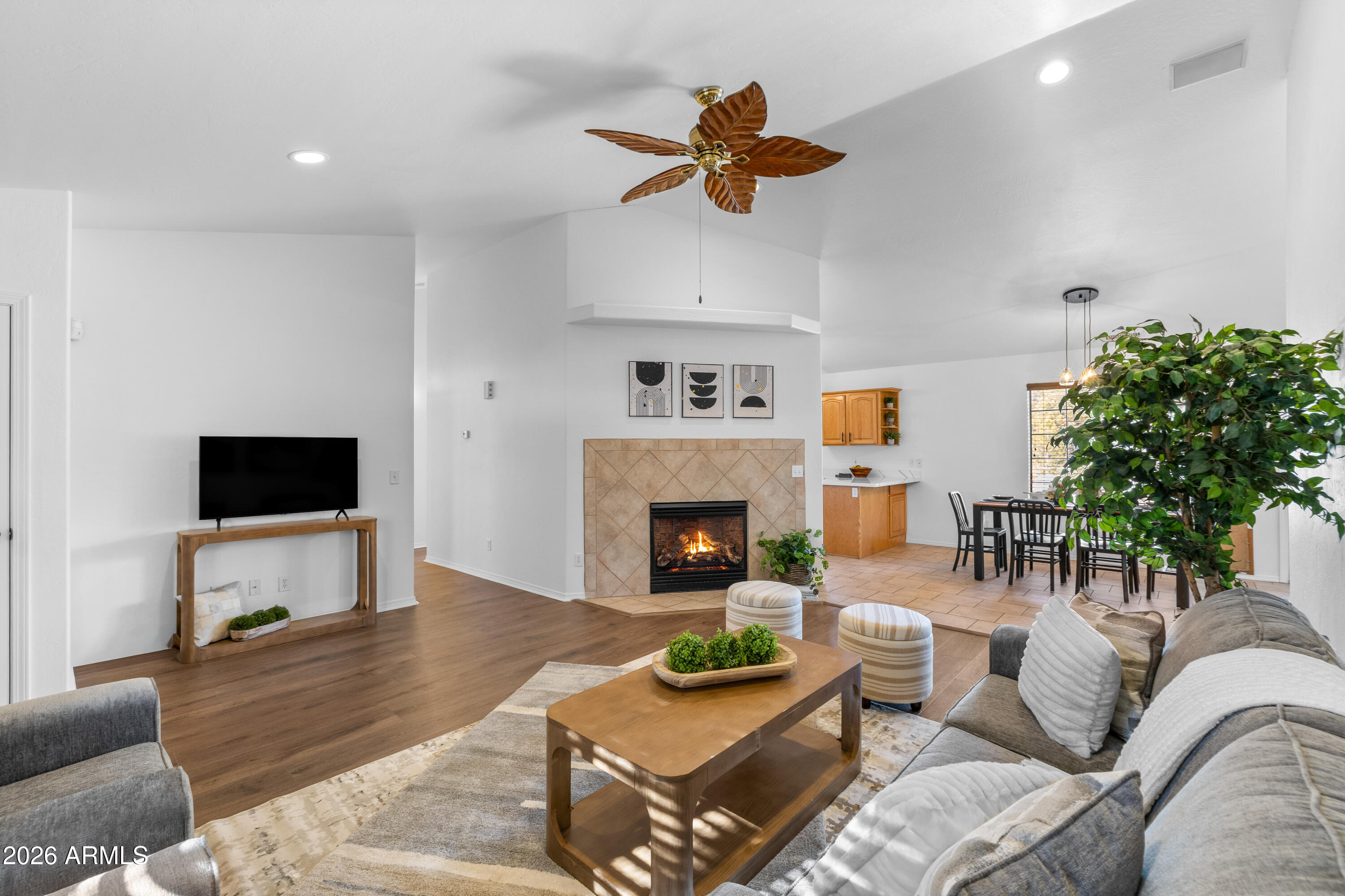 218 E Mohawk Drive