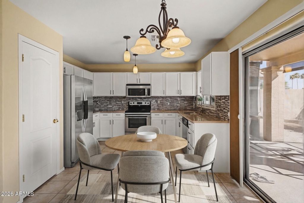 Photo of 247 W Oxford Lane, Gilbert, AZ 85233 (MLS # 6996250)