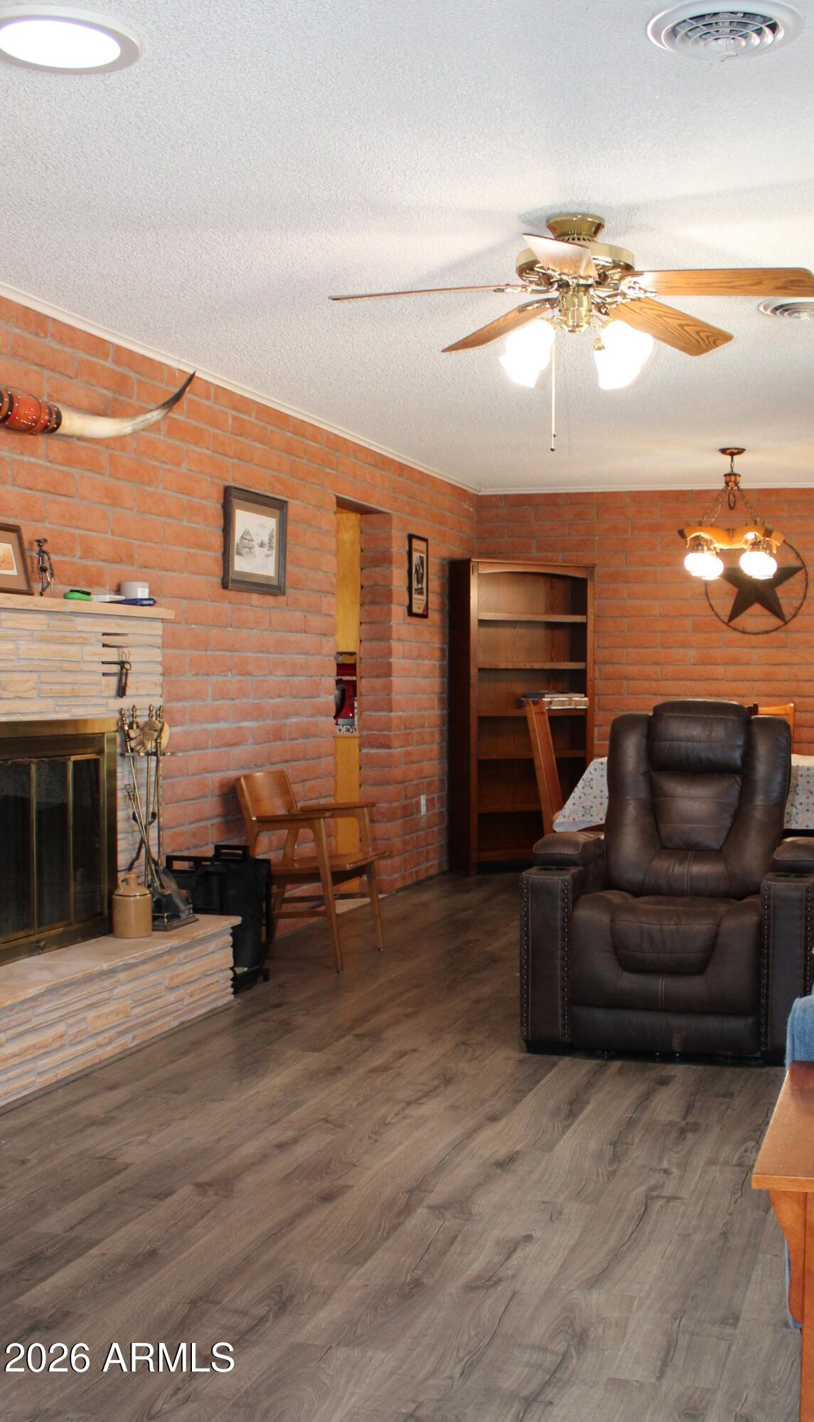 S2n2nene Sec 12 23 25 10.00Ac - Residential