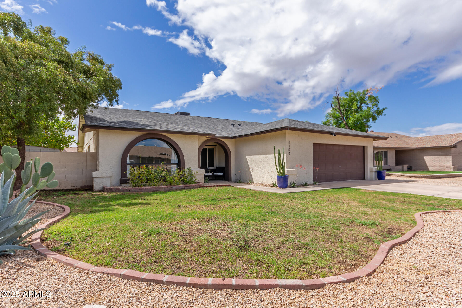 2109 W EL ALBA Way