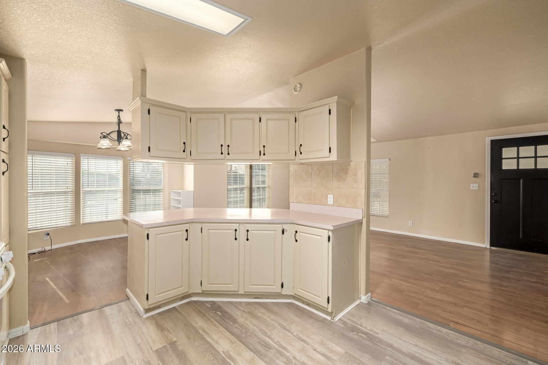 3952 E BIRCHWOOD Avenue