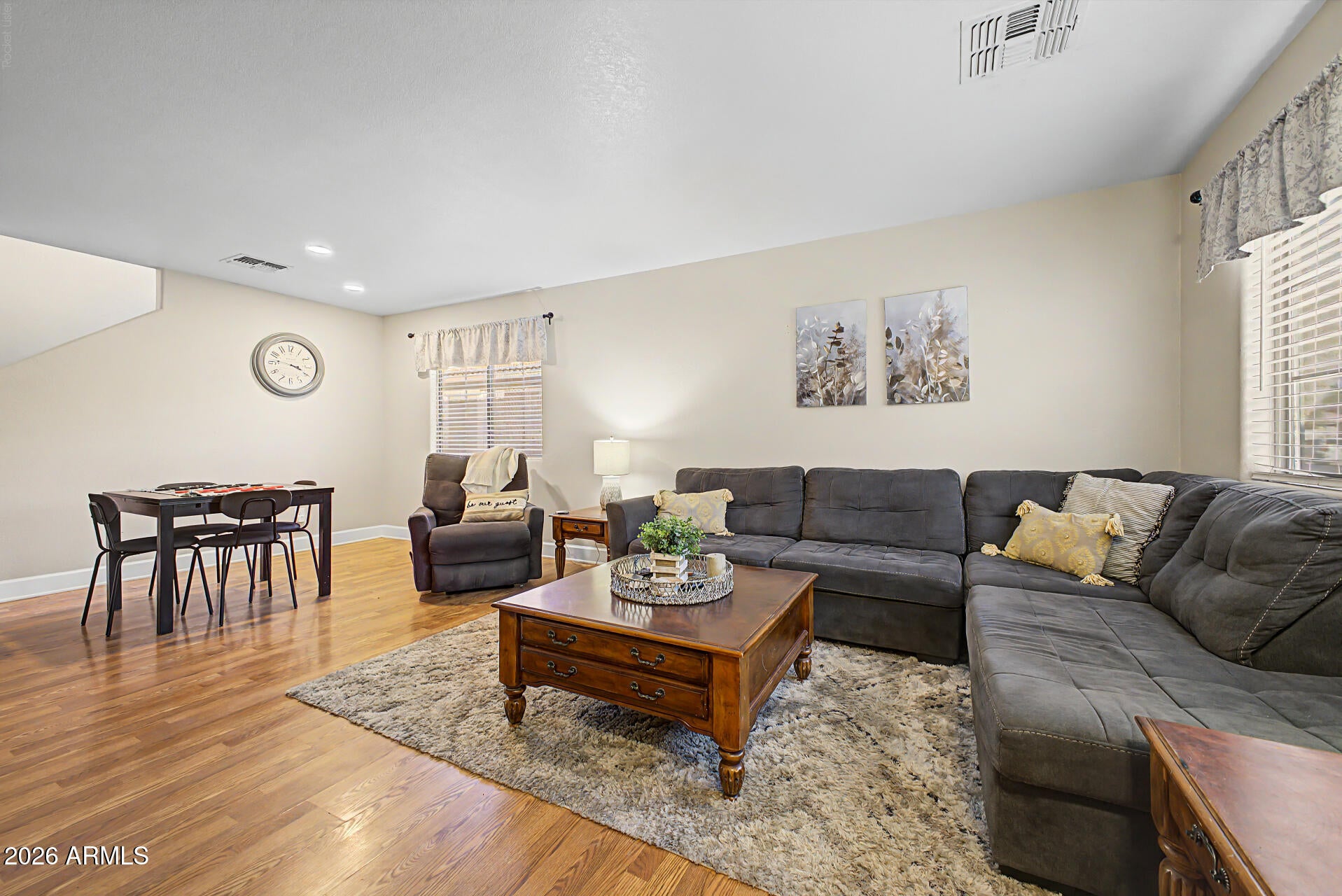 1456 E AVENIDA FRESCA --