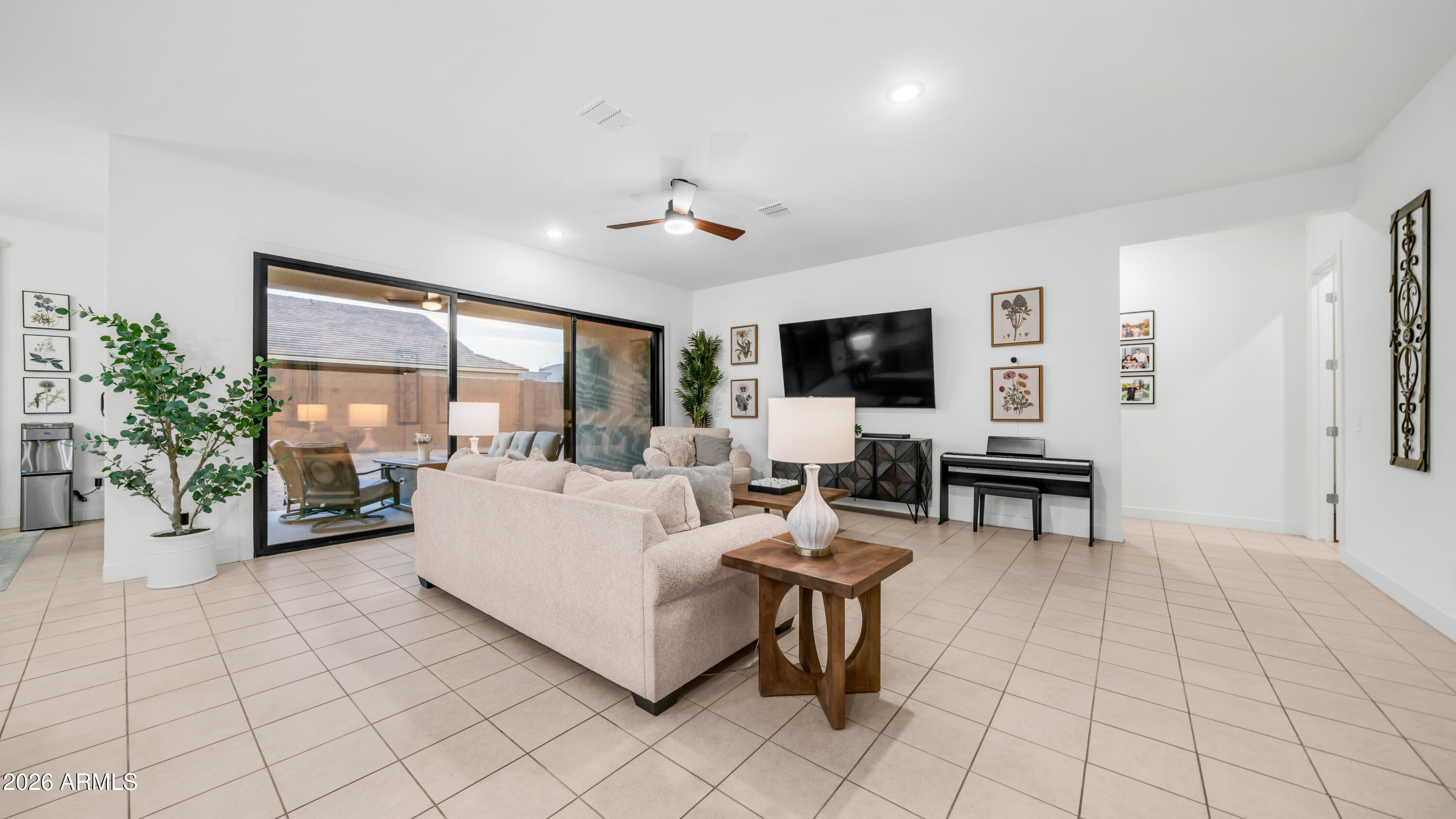 8022 W NORTHVIEW Avenue