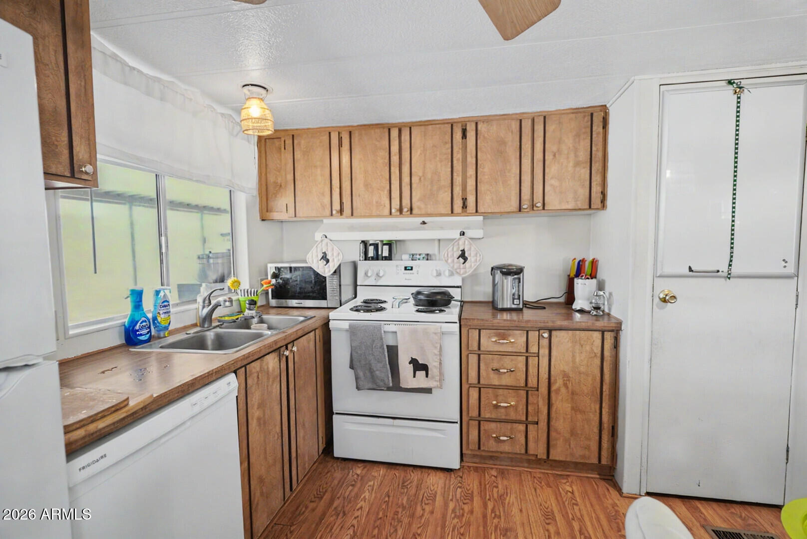 2605 S TOMAHAWK Road 65