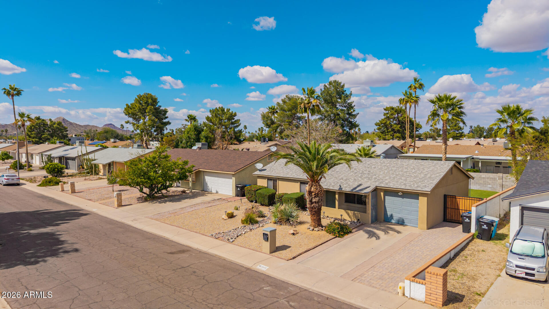 3932 E SURREY Avenue