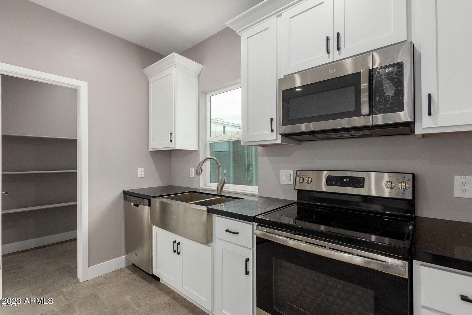 2336 E HARVARD Street Unit B