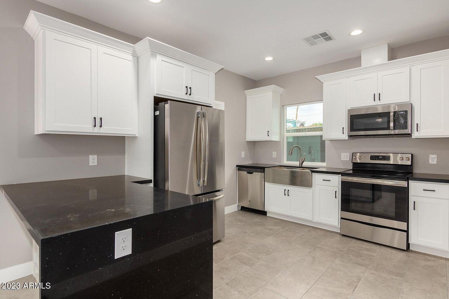 2336 E HARVARD Street Unit B