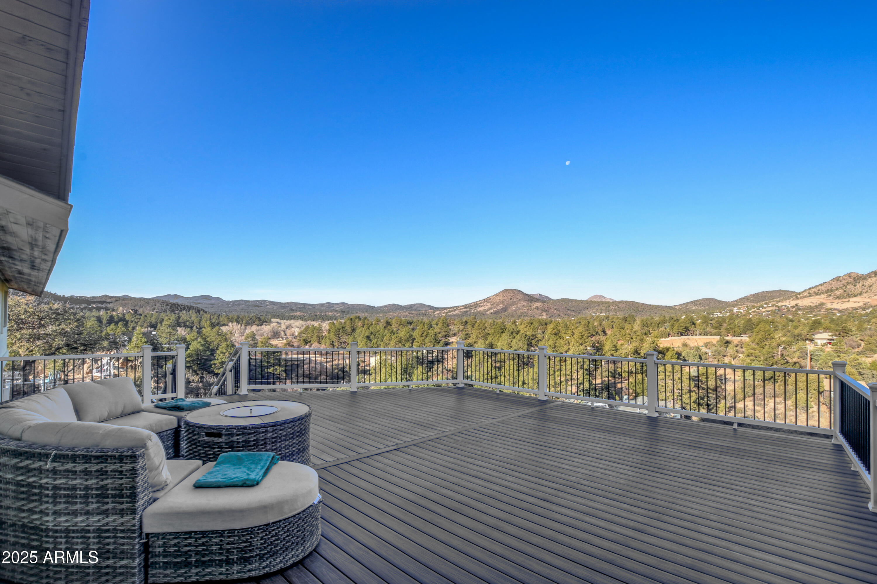 1520 WILLOW Way