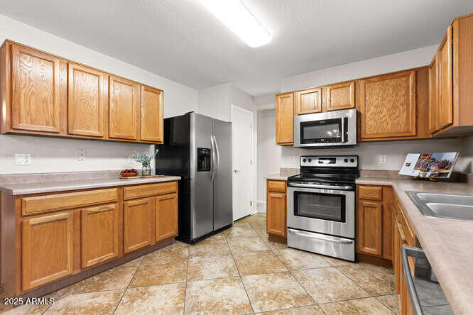 11402 W HUTTON Drive