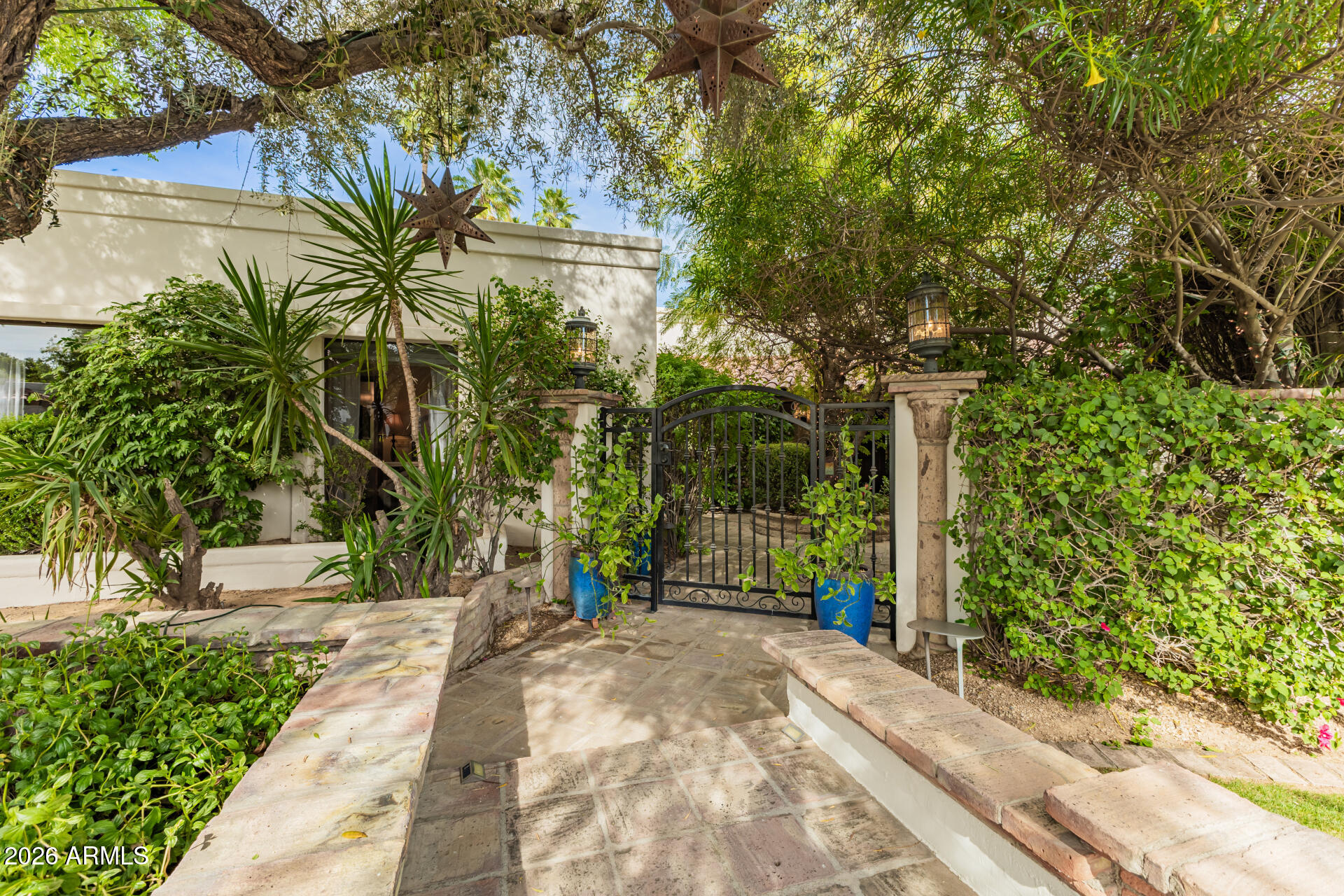 8132 E DEL BARQUERO Drive