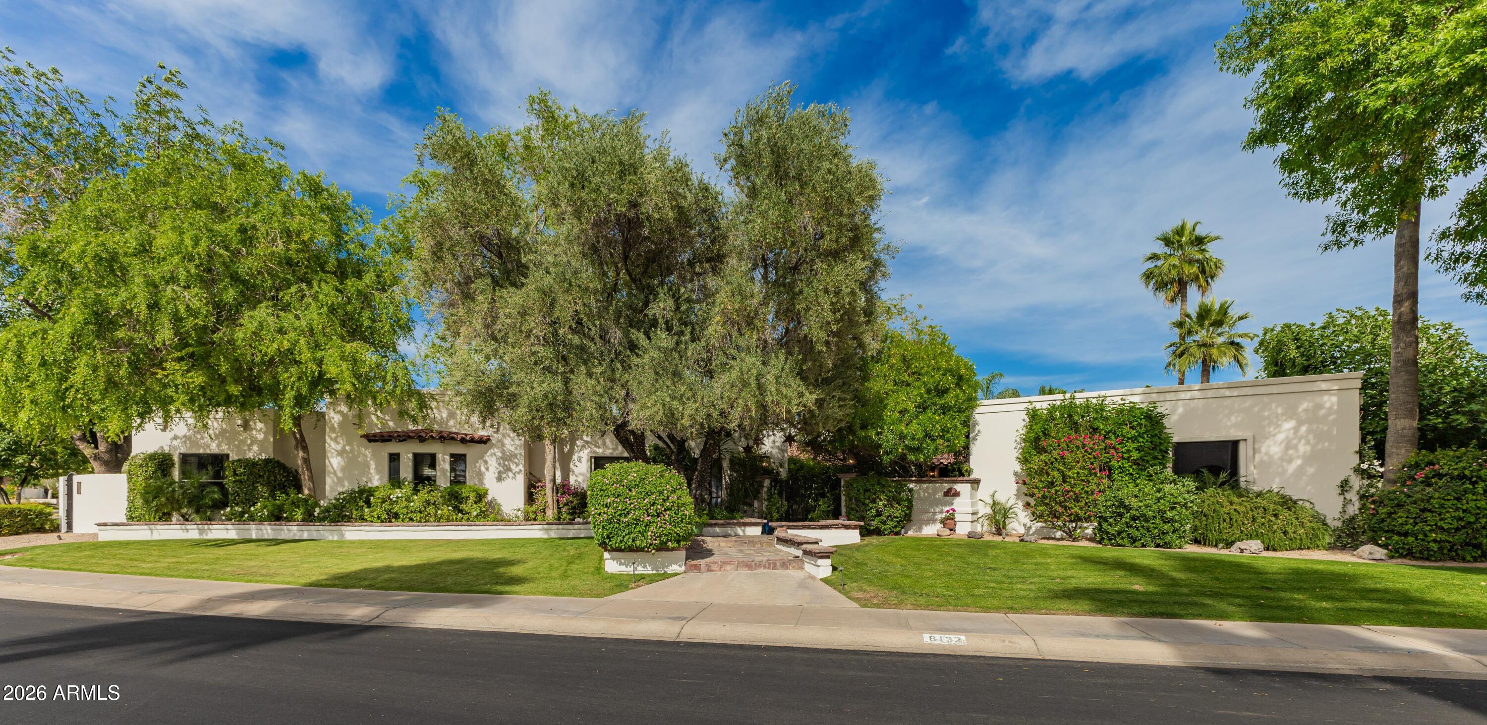 8132 E DEL BARQUERO Drive