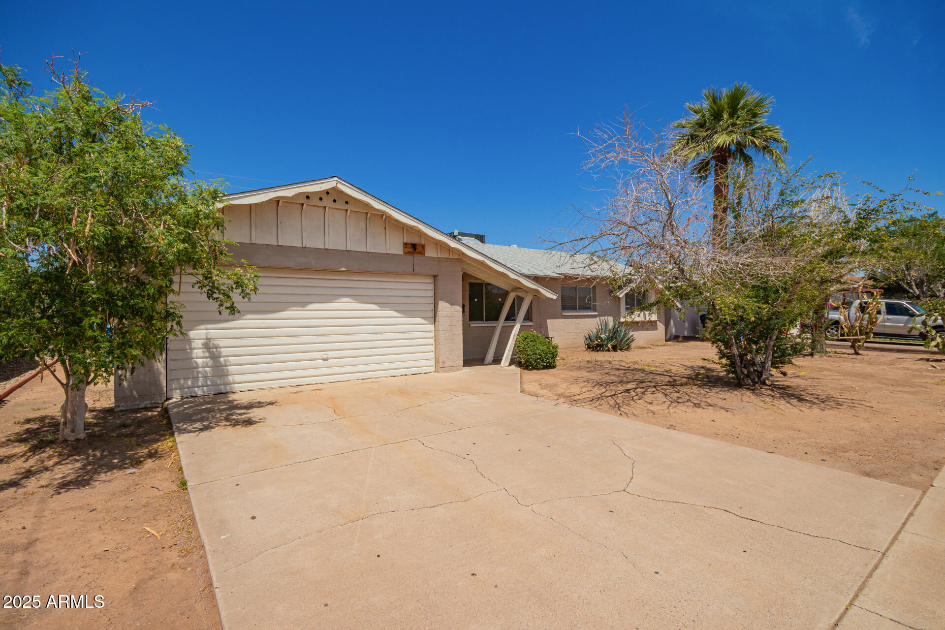 3136 W VOLTAIRE Avenue