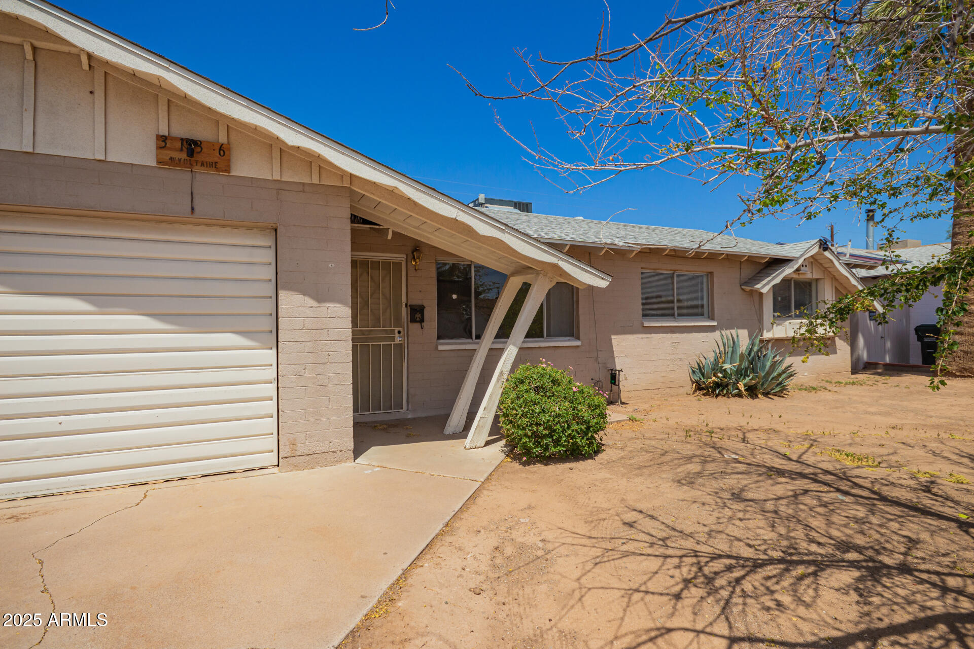 3136 W VOLTAIRE Avenue