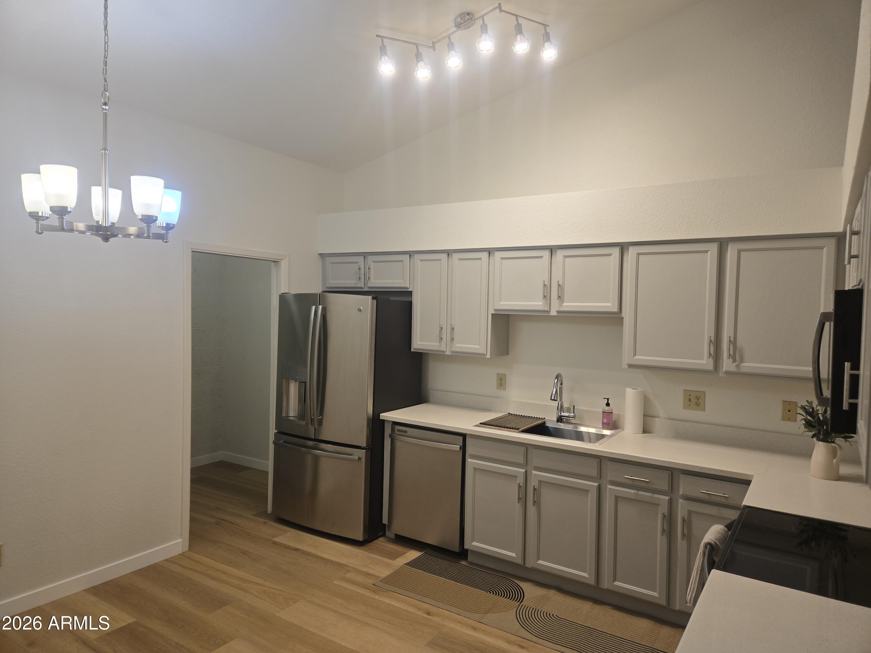 5136 E EVERGREEN Street 1084