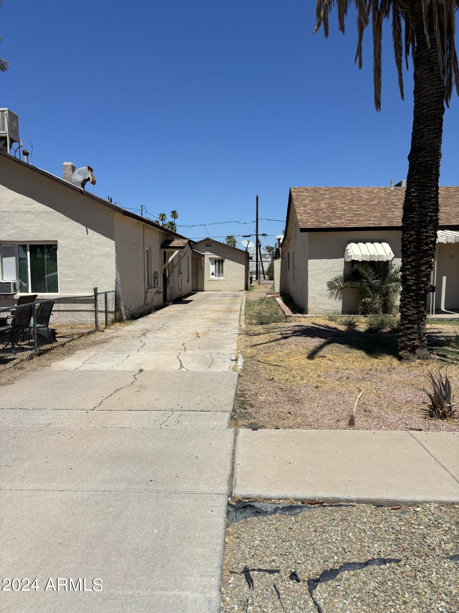 2916 E MONROE Street