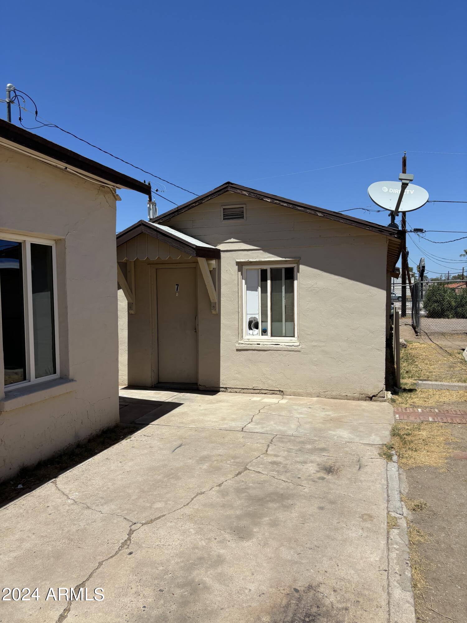 2916 E MONROE Street