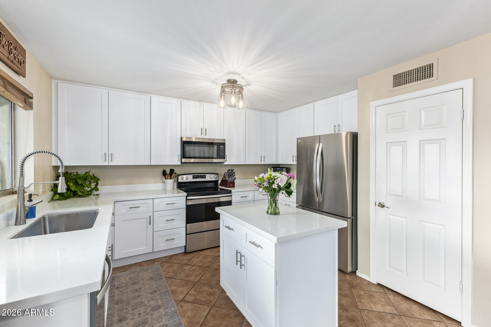 3512 W CALLE LEJOS --