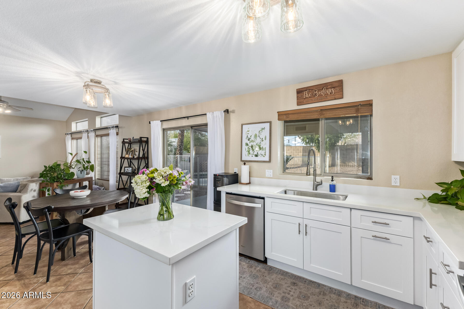 3512 W CALLE LEJOS --