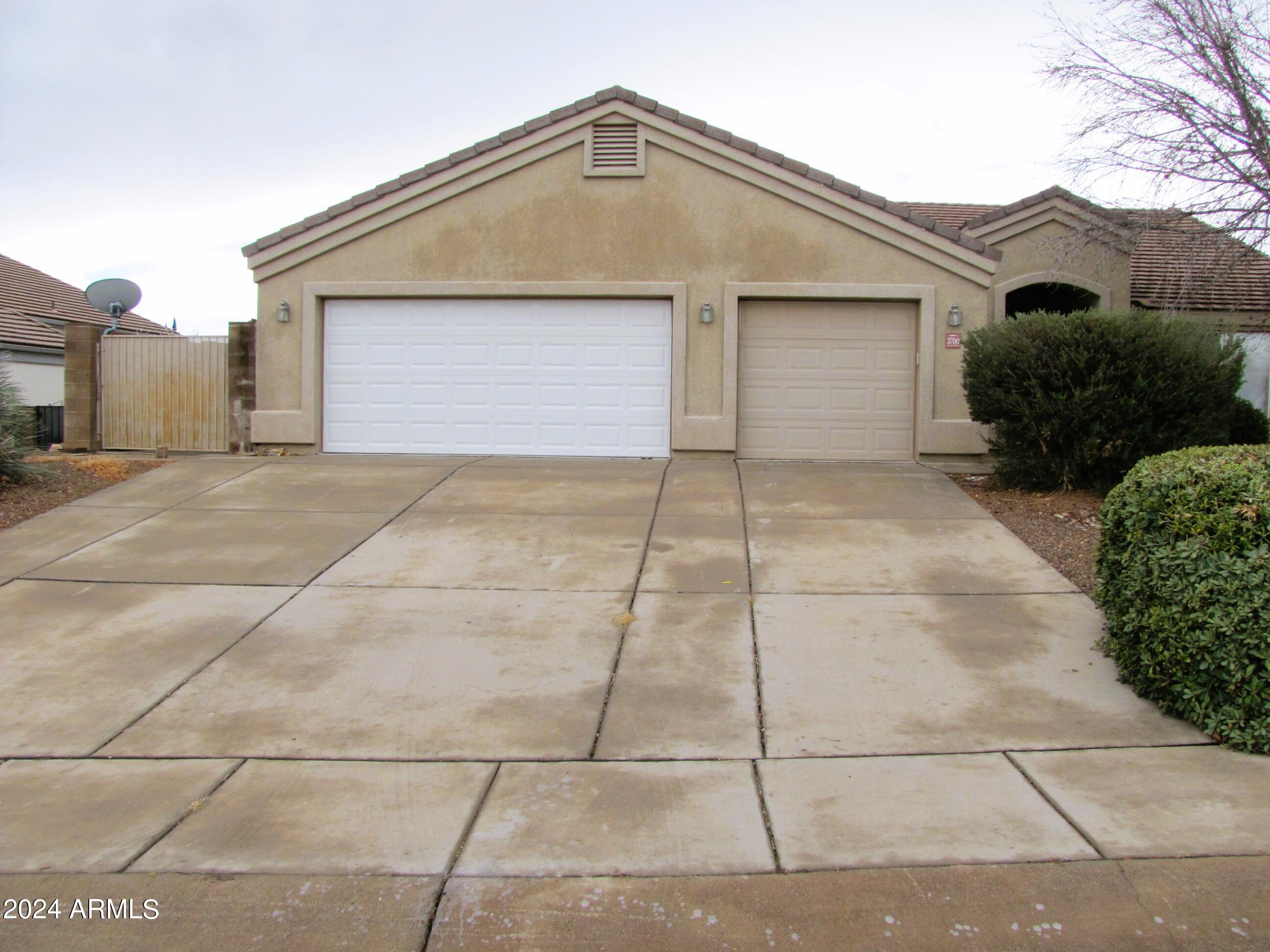 COUNTRY CLUB VILLAGE - Residential Lease