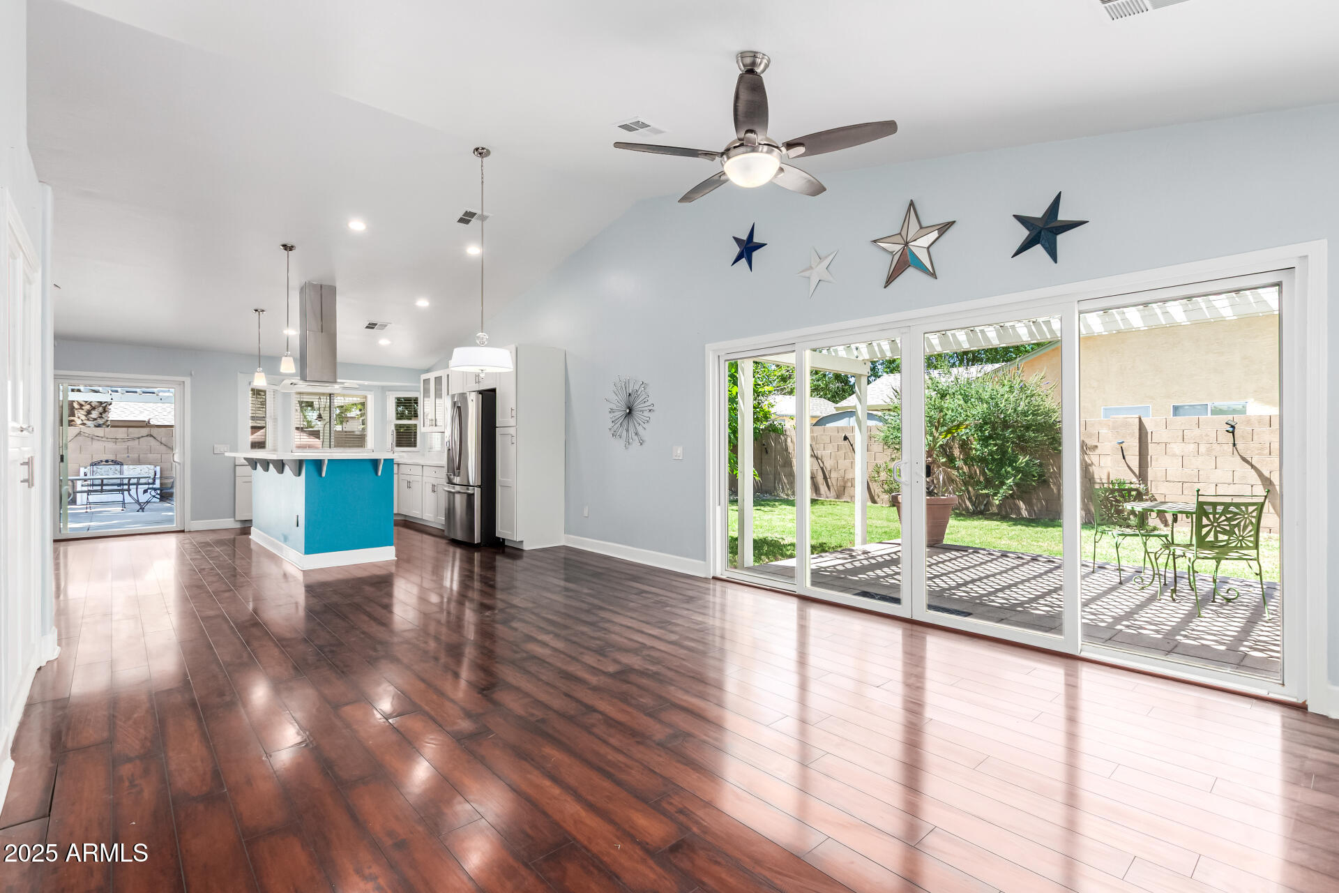2230 N LOS ALAMOS --